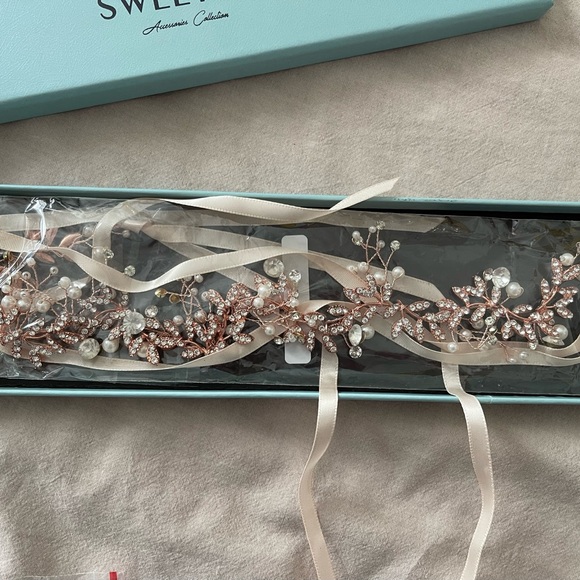 Sweet&V head piece with crystals. - Picture 4 of 6